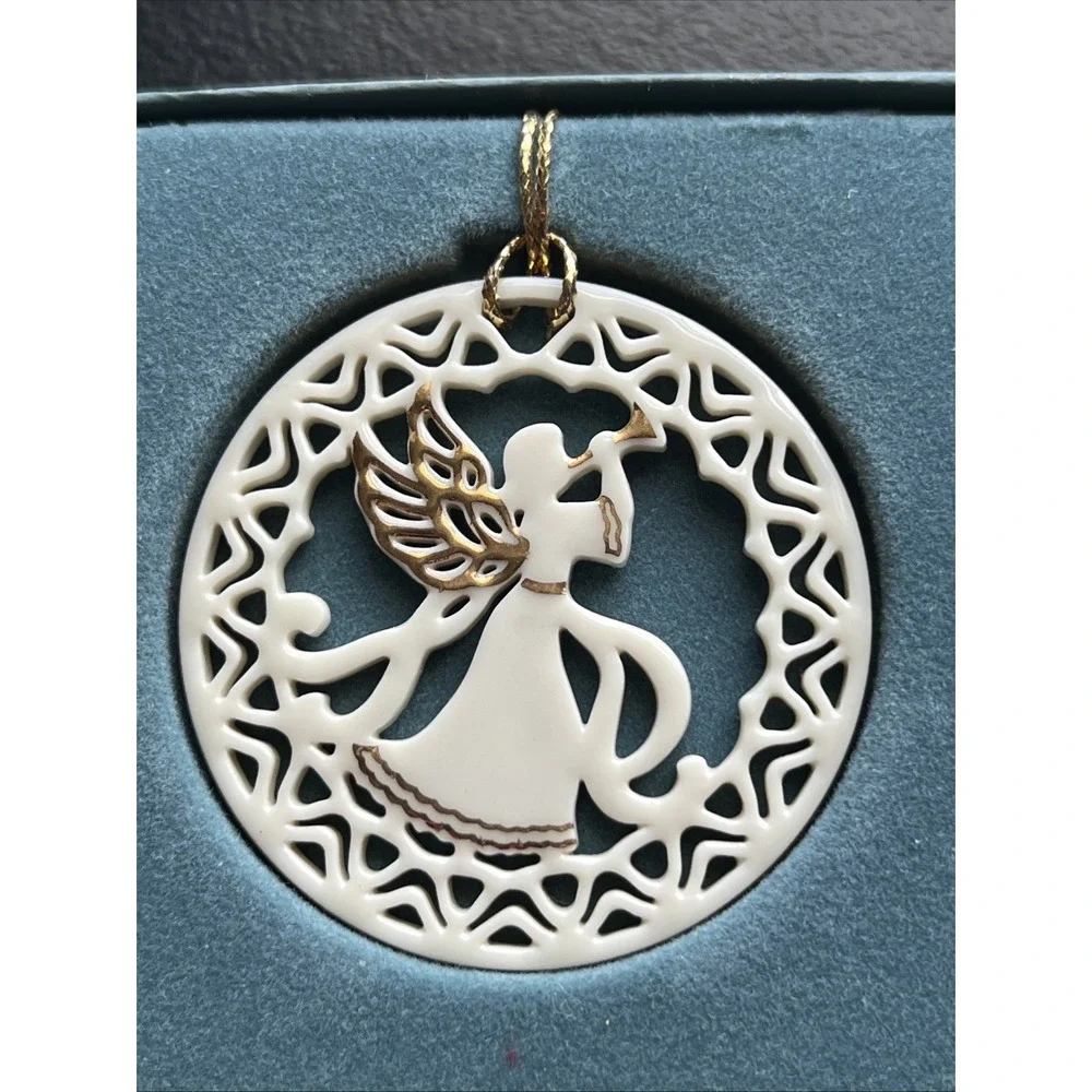Vintage 1996 Lenox Yuletide Pierced Disc Angel Christmas Ornament Trumpet Gold‎